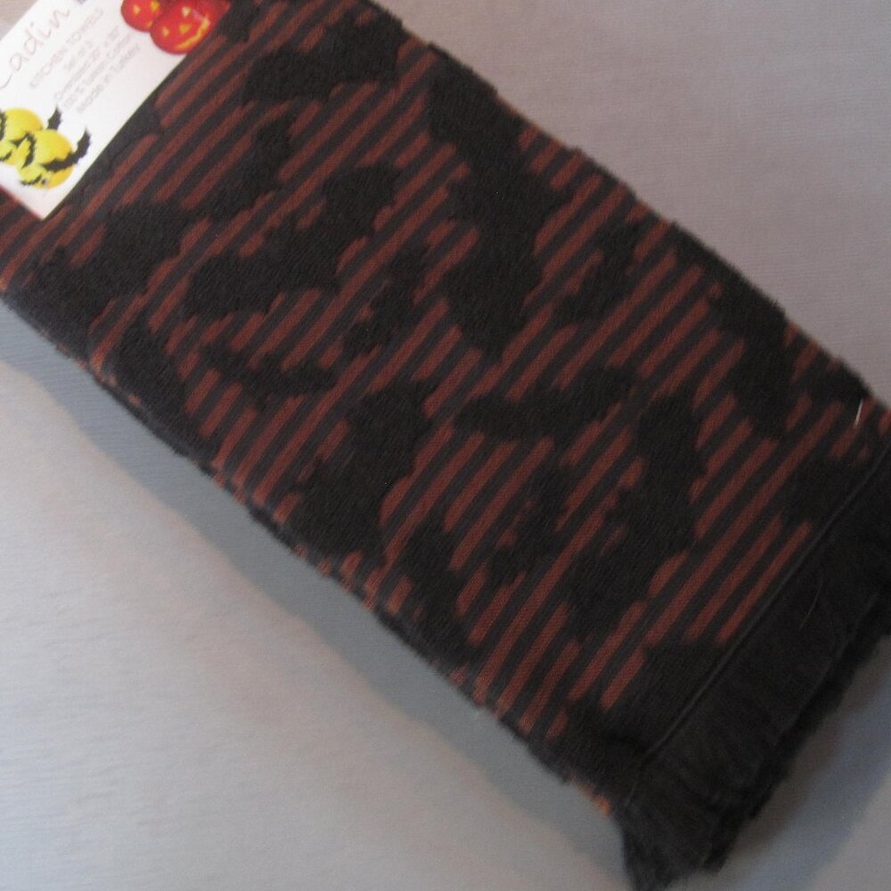 LADINNE SET OF 3 KITCHEN TOWELS HALLOWEEN MOTIF FRINGE 20 X 30 NIP